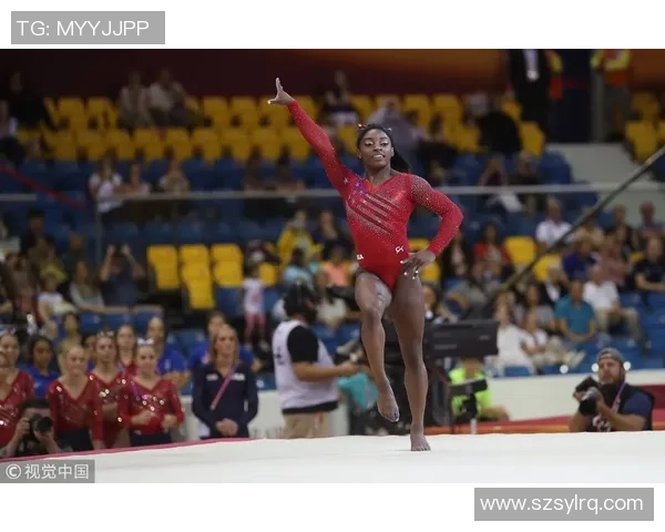 姚明挑战极限运动单杠展现惊人力量与技巧引发全场惊叹