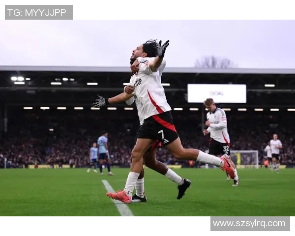 国王杯焦点战:多特蒙德与皇马激战成平局乌龙球引发全场热议 国王杯焦点战:多特蒙德与皇马激战成平局乌龙球引发全场热议