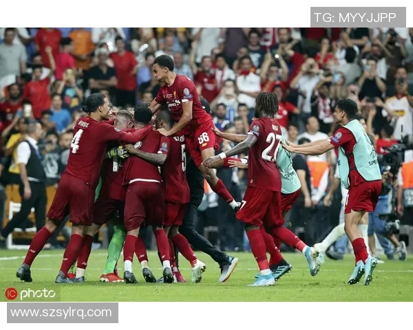 英超激战：利物浦与那不勒斯平局红牌事件引发全场热议与数据分析